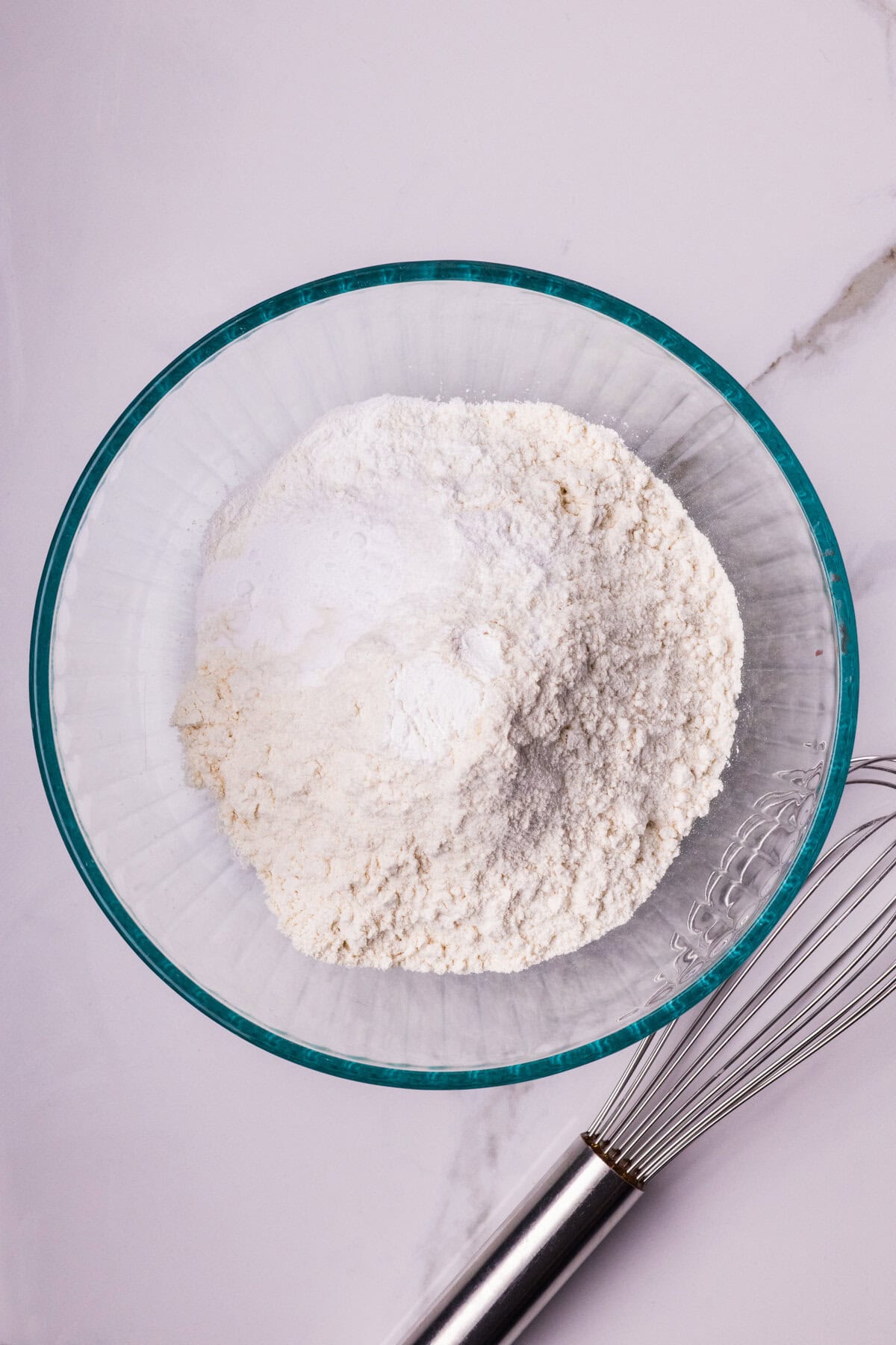Dry ingredietns in a bowl.
