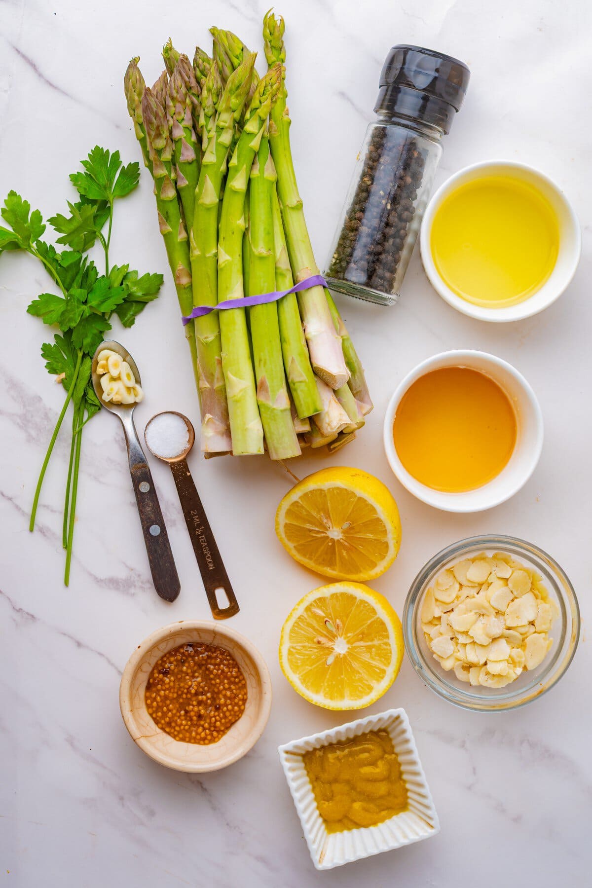 Ingredients for roasted asparagus.