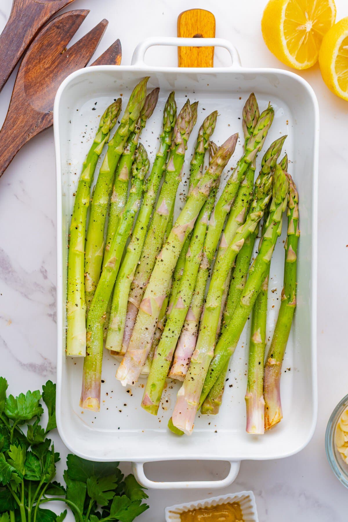 Asparagus seasoned. 