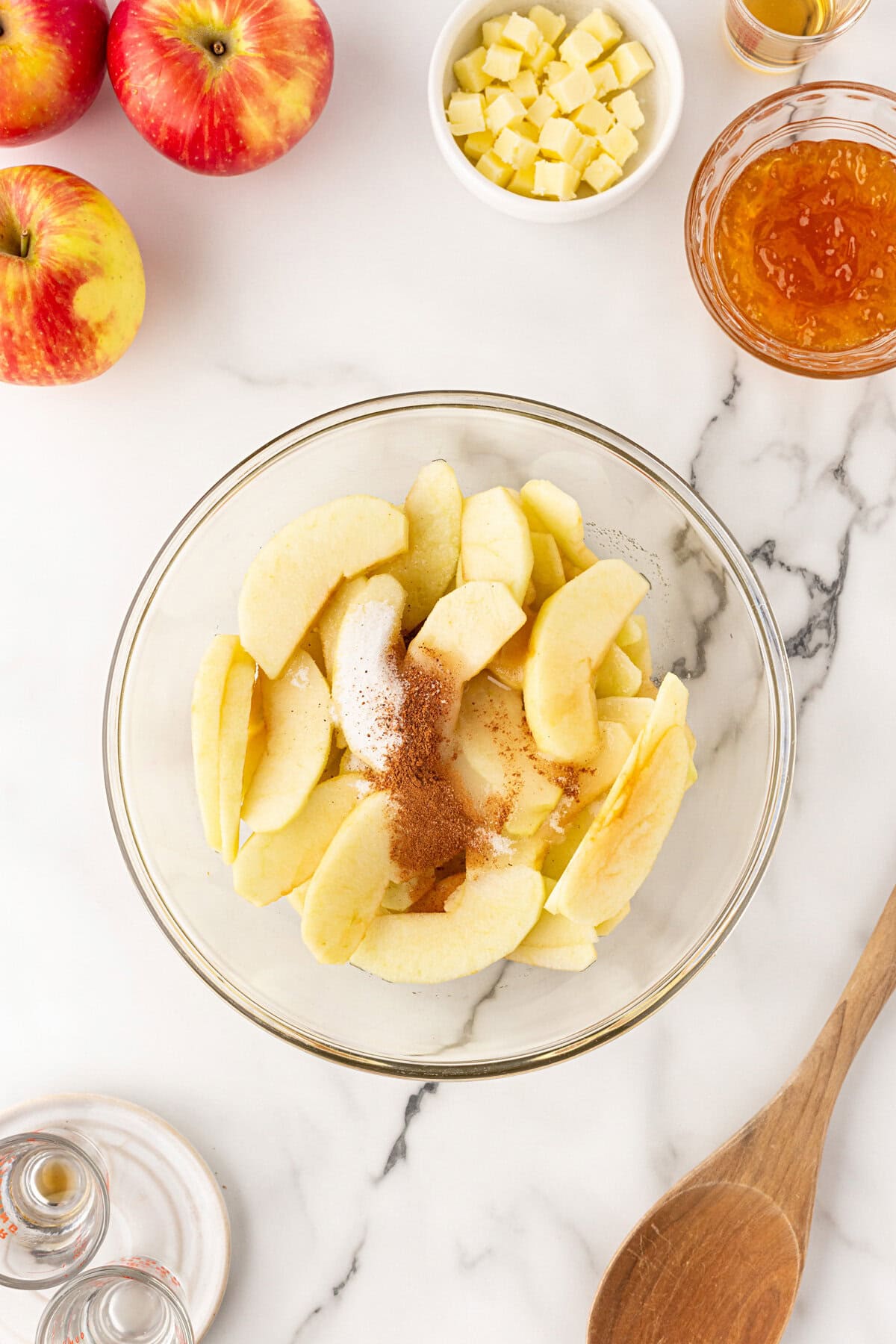 Seasoning the apple slices.